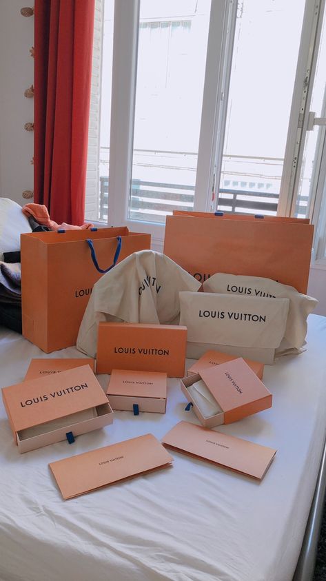 #louisvuitton #haul Package Aesthetic, Ideal Aesthetic, Luxury Birthday Gifts, Rich Women Lifestyle, Rich Luxury, Luxury Packaging Design, Bday Gifts, Boujee Aesthetic, Shopping Haul