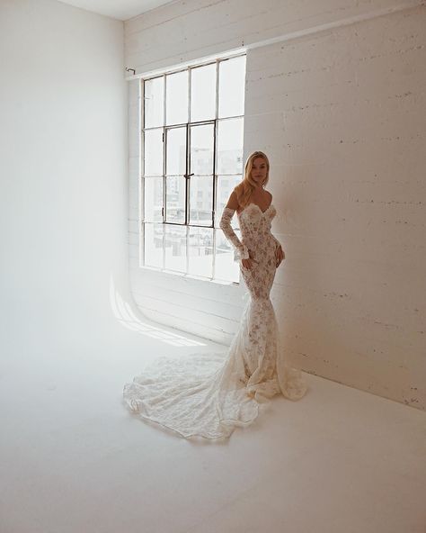 How would you wear our “INSLEY” gown? Sleeves or no sleeves or both (they’re detachable)?! #INSLEYgown by #LaurenElaine is a fully customizable classic alençon lace mermaid silhouette with off-the-shoulder detachable lace sleeves. Book a fitting appt / schedule a consultation/ or request pricing at LAUREN-ELAINE.COM #laurenelaine #weddinginspiration #bridalfashion #laurenelainebridal #madeinla #custombridal #couturebride #couturebridal #HaileyBieberWeddingInspo #bieberbride #HaileyBiebe... Hailey Bieber Wedding, Lauren Elaine Bridal, Wedding Dresses Couture, Gown Sleeves, Mermaid Wedding Dress With Sleeves, Inspired Wedding Dress, Wedding Dress With Sleeves, Custom Wedding Dresses, Dresses Couture