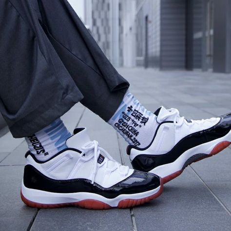 Jordan 11 Low Concord Bred, Bred Outfits, Air Jordan 11 Outfit, White Nike Shoes Womens, Nike Air Force 1 Outfit Woman, Blue Nike Air Force, Nike Women Outfits, Jordan 1 Outfit Women, Nike Sneakers Outfit