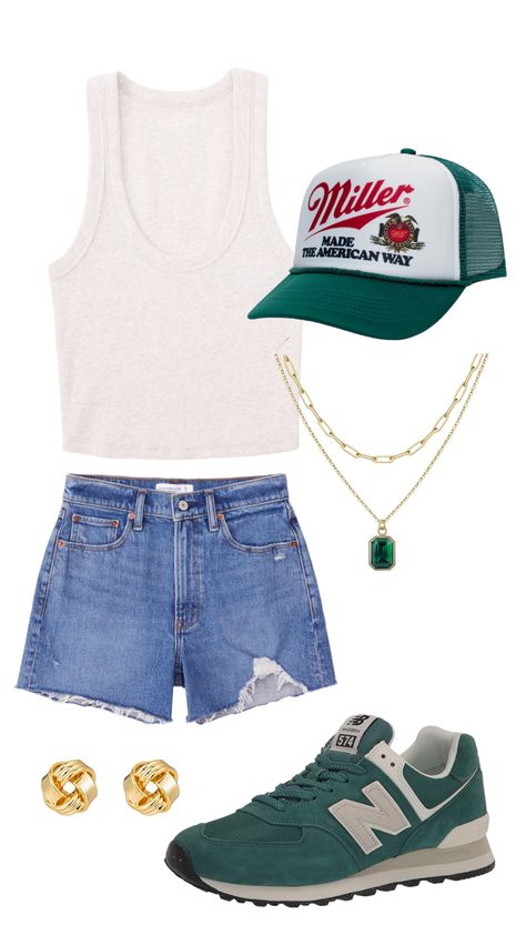 Brewery Summer Outfit, Sports Game Outfit Summer, Coors Hat Outfit, Sporty Cowgirl Outfits, Beer Garden Outfit Summer, Lake Outfit Summer Aesthetic, Outfits To Wear With Hats, Trendy Baseball Game Outfits, Casual Baseball Game Outfit Summer