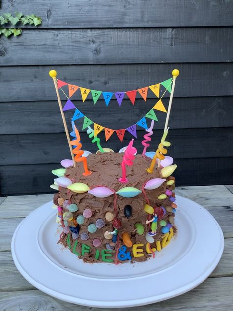 Home Made Chocolate Cake, Birthday Party Sweets, Climbing Party, 6th Birthday Cakes, Climbing Walls, 6 Birthday, Party Sweets, Christmas Cake Designs, Kids Homemade