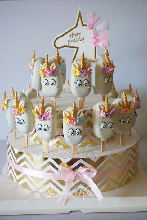 Cakesicles Display Ideas, Cakesicles Stand, Cake Pop Tower, Cakesicle Display, Cakesicle Stand, Unicorn Cakesicles, Cake Pops Stand, Fancy Cake Pops, Art Birthday Cake