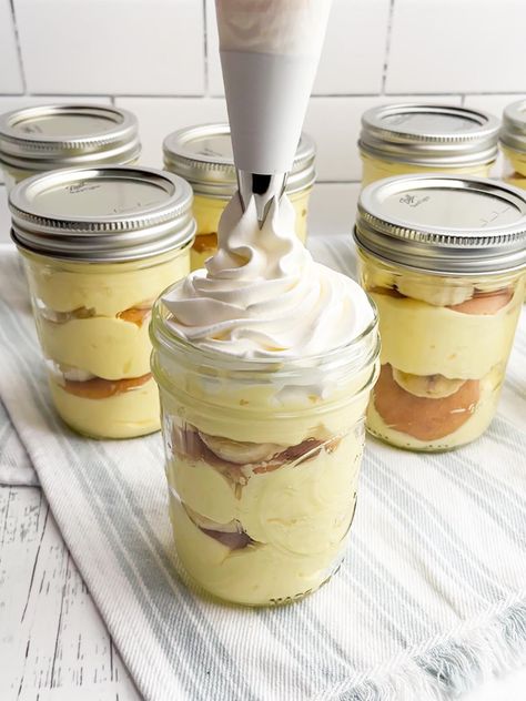 Individual Banana Pudding Cups, Banana Pudding Jars, Individual Banana Pudding, Banana Pudding Cups, Instant Banana Pudding, No Bake Banana Pudding, Stabilized Whipped Cream, Pudding Pies, Nilla Wafers