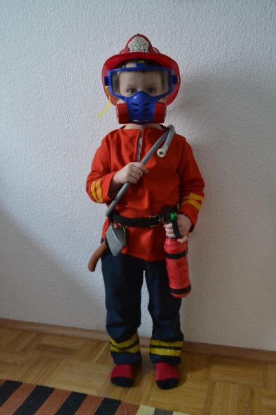 Diy Fireman Costume Kids, Diy Firefighter Costume Kids, Diy Firefighter Costume, Diy Fireman Costumes, Firefighter Costume Kids, Firefighter Mask, Firefighter Halloween, Baby Car Seat Blanket, Fireman Costume