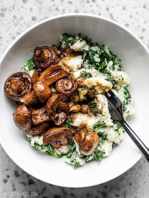 Balsamic Roasted Mushrooms with Herby Kale Mashed Potatoes Balsamic Roasted Mushrooms, Health Tricks, Veggie Dinners, Balsamic Mushrooms, Salad Kale, Anna Jones, Roasted Mushrooms, Vegetarian Meal, Low Carb Paleo