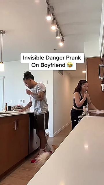 Aaron Crascall, Invisible Danger Prank, Invisible Prank, Best Pranks Ever Hilarious, Scary Jumpscare, Funny Scary Pranks, Best Pranks Ever, Scary Pranks, Funny Postcards