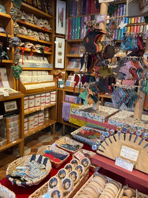 Small Gift Shop Aesthetic, Italy Souvenirs Aesthetic, Souvenir Shop Aesthetic, Venice Souvenirs, Things Reference, Italy Souvenirs, Gift Shop Interiors, Artisan Shop, Souvenir Ideas