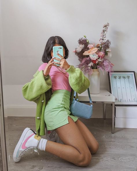 Baddie Outfits Colorful, Fashion Inspo Outfits Colorful, Pastel Pink And Green Outfit, Soft Green Outfit, Colourful Outfit Ideas, Colourful Outfits Aesthetic, Bright Color Outfits, Pastel Color Outfit, Colorful Aesthetic Outfits