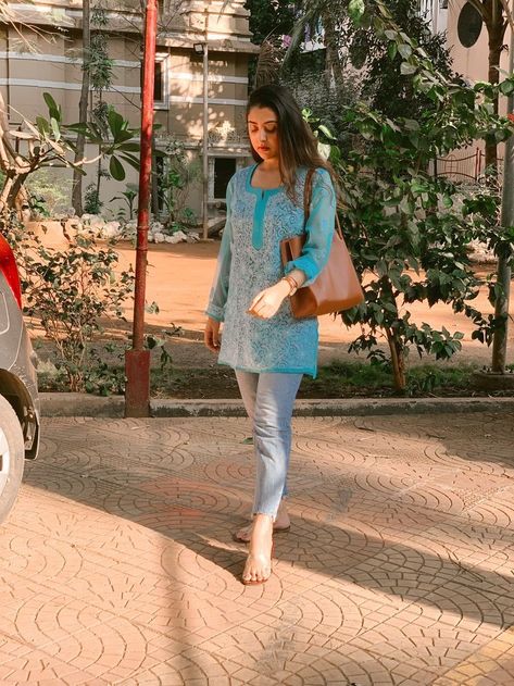 Kurtis + Jeans Outfits You Just Can’t Miss! – That Chic Fashion – Ankita Jaiswal Simple College Outfits, College Outfits Indian, Ram Leela, Kurti With Jeans, Anarkali Frock, Desi Fits, Kurti Style, Western Wear Outfits, College Outfit