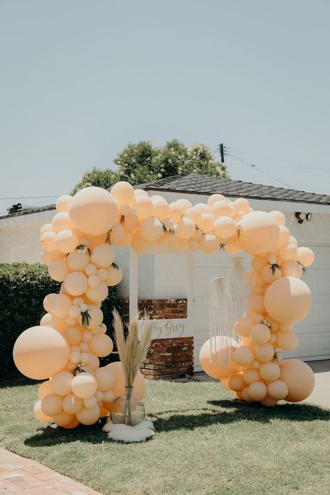 Peach Balloons, Shower Decorations Wedding, Charlottenburg Palace, Bebe Shower, Baby Shower Balloon Decorations, Arch Photo, Peach Baby Shower, Peach Party, Orange Balloons