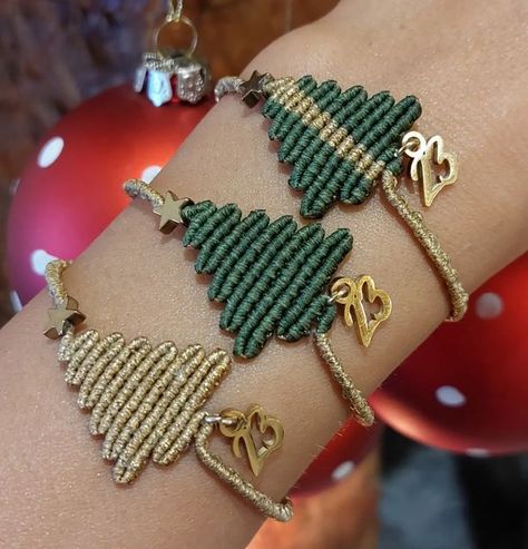 Christmas Macrame Bracelet, Macrame Christmas Trees, Macrame Wall Hanger, Macrame Bracelet Patterns, Crochet Jewellery, Macrame Christmas, 2022 Christmas, Instagram Christmas, Macrame Patterns Tutorials