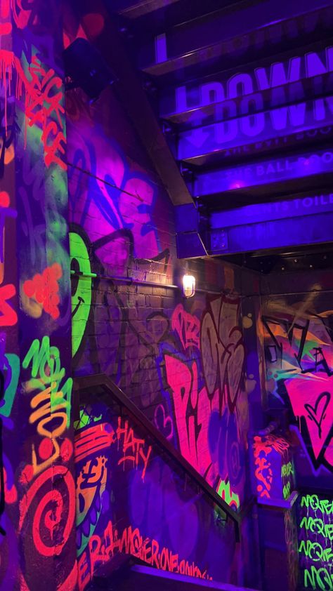 Neon Graffiti Wall, Neon Pool Aesthetic, Neon Graffiti Wallpaper, Neon Street Aesthetic, Neon Graffiti Aesthetic, Neon Rave Aesthetic, Graffiti Wall Aesthetic, Street Graffiti Aesthetic, Ultraviolet Aesthetic