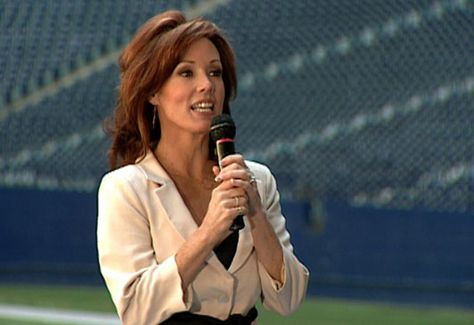 Kelli-Finglass-director of the Dallas Cowboy cheerleaders Judy Trammell, Dcc Making The Team, Jets Cheerleaders, Style An Outfit, Cheerleading Hair, College Makeup, Hair Cut Styles, Dallas Cheerleaders, Cowboy Cheerleaders