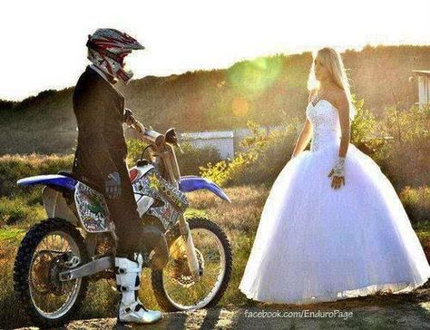 Tux and wedding dress with helmets and boots... Love the idea but she needs a helmet Motocross Wedding, Motocross Couple, Dirt Bike Wedding, Travis Pastrana, Bike Wedding, Bike Couple, Motocross Love, Dirt Bike Girl, Bike Girl