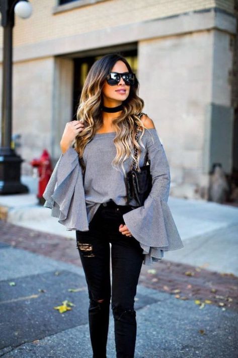 This bell sleeve top outfit is perfect for the colder months! Bell Sleeve Top Outfit, Bell Sleeve Outfit, Tops Fall Outfits, Mia Mia, Moda Chic, Top Outfit, New Fashion Trends, Bell Sleeve, Ripped Jeans