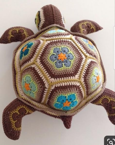 Crocheted Turtle, African Flower Crochet Animals, African Flower Crochet, Crochet Turtle Pattern, Crochet African Flowers, Crochet Turtle, Turtle Pattern, Crochet Hexagon, Crochet Amigurumi Free Patterns