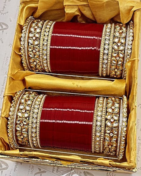 Kundan Bridal Chura DM us @chuda_wholesaler_punjab_ OR Watsapp @ 7508300898 to place order 👉🏻 And for latest Collections Visit our website www.bridalchuda.com 👉🏻Worldwide 🌍 Delivery Available 👉🏻 All types of Customisation Available #bridalchura #kundanchura #patialaweddinggallery Latest Chooda Designs Brides, Chooda Designs Brides, Chooda Designs, Desi Jewellery, Bridal Jewelry Sets Brides, Bridal Chura, Indian Dessert, Wallpaper Girly, Indian Dessert Recipes