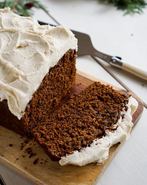 Gingerbread Loaf with Brown Butter Cream Cheese Icing - Baking for Friends Butter Cream Cheese Icing, Sour Cream Icing, Brown Butter Cream Cheese, Bulk Barn, Gingerbread Loaf, Butter Cheese, Cinnamon Cream Cheese Frosting, Cream Cheese Icing, Loaf Cake