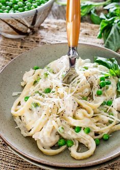 Easy Chicken Alfredo Pasta, Fetuchini Alfredo, Chicken And Peas, Baked Chicken Alfredo Pasta, White Chicken Lasagna, Chicken Fettuccine Alfredo, Chicken Tetrazzini, Jo Cooks, Creamy Lemon Chicken