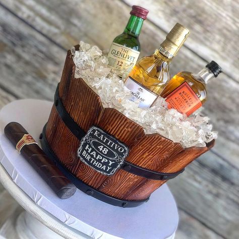 Rebecca Knapp on Instagram: “Whiskey ice bucket cake #whiskey #whiskeycake #icebucketcake #whiskeybarrelcake #manlycake #manscake #jackdanielscake #isomalt #3dcake…” Scotch Cake, Whiskey Barrel Cake Ideas, Whiskey Cake Design, Whiskey Cake Design Ideas, Cake On Whiskey Barrel, Bourbon Barrel Cake Design, Ice Bucket Cake, Whiskey Barrel Cake, Jack Daniels Cake