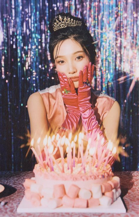 슬금슬금 on Twitter: "… " Pink Creative Photoshoot, Disco Photoshoot, 20th Birthday Photoshoot, Debut Photoshoot, Bday Photoshoot, Birthday Photoshoot Ideas, Bday Shoot, Cute Birthday Pictures, Party Photoshoot