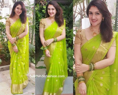 Sridevi Vijaykumar took to Instagram to share good wisheson the occasion of Dussehra.The actress looked beautiful in a parrot green saree Trending Pattu Saree Colours, Best Silk Saree Colour Combination, Best Saree Colour Combination, Sarees Colour Combinations, Silk Saree Colour Combinations, Parrot Green Saree, Green Silk Saree, Saree Color Combinations, Nabha Natesh