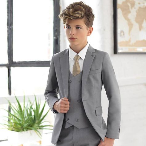 @i.am.ozzy.model 💙✨. Gorgeous boys suit 🔥💙✨. From @paisleyoflondon 💫. #suit #boysuit #luxury #fashion #kidsmodel #likeforlikes #bloggerstyle #blog #blogger #model #style #stylish #littlekids #fashionkids #fadhionkidsworldwide #brands #boutique #handmade #ukfashion #newyorkfashion #parisfashion #moscowfashion #dubaifashion #fashionworld.  بدله طقم للمناسبات جميله جدا من عدة ألوان الخامه والخياطه لا يعلى عليها البراند بريطاني ��👌🏻✨ @paisleyoflondon💫 Formal Dress For Boys, Andrew Davila, Kid Tuxedo, Grey Suit Wedding, Hair Kids, Vest And Tie, Party Suits, Tuxedo Jacket