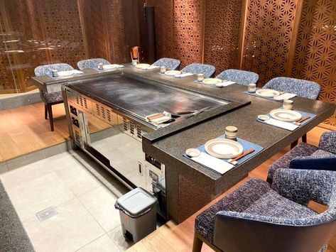 Bbq Courtyard, Teppanyaki Kitchen, Restaurant Layout Plan, Teppanyaki Table, Bar Outdoor Design, Teppanyaki Restaurants, Outdoor Countertop, Picture Food, Japanese Restaurant Interior