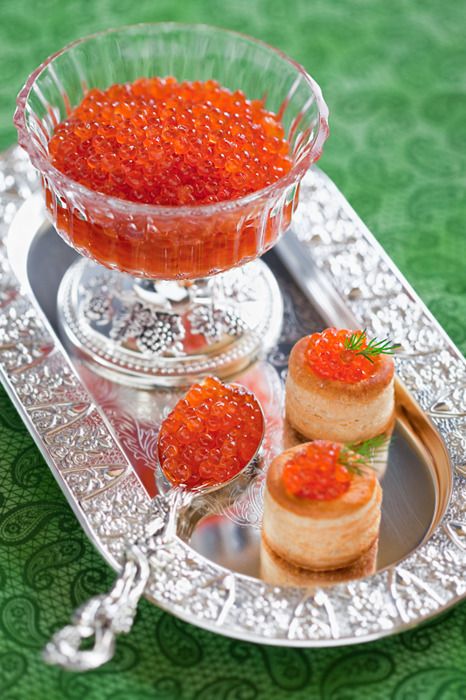 **red caviar Red Caviar, Vol Au Vent, Russian Recipes, Bon Appetit, Finger Foods, Circus, Tapas, Food Photography, Seafood