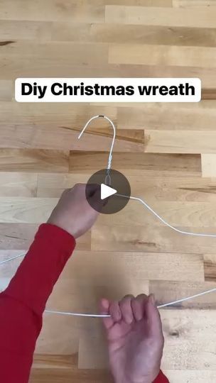 Diy Wire Hangers Ideas, Wire Hanger Wreaths Diy, Metal Wreath Frame Ideas Diy, 3d Wreath Form Ideas Christmas, Wreath Rings Diy, Wire Hanger Wreaths, Diy Wreath Hanger, Wire Hanger Crafts, Diy Christmas Wreath