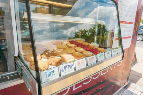 5 Dessert Food Trucks in Austin to Make Your Sweet Tooth Ache Pastry Food Trailer, Cookie Food Trailer, Mobile Dessert Truck, Baked Goods Food Truck, Food Truck Bakery Ideas, Dessert Trailer Food Truck, Dessert Food Truck Design, Donut Food Truck Design, Dessert Truck Ideas