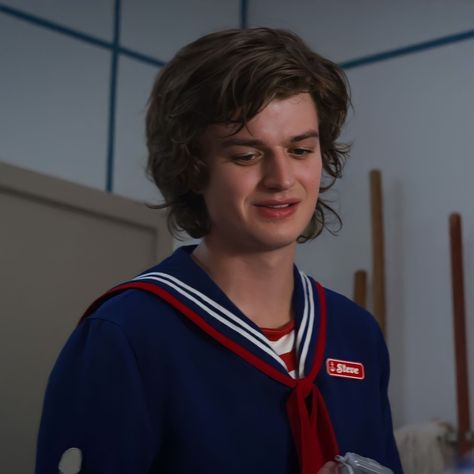 Steve Harrington Season 3, Mummy Joe, Steve Harrington Stranger Things, Joe Kerry, St Cast, Beautiful Joe, Stranger Things Poster, Cute Guy Pics, Stranger Things Steve