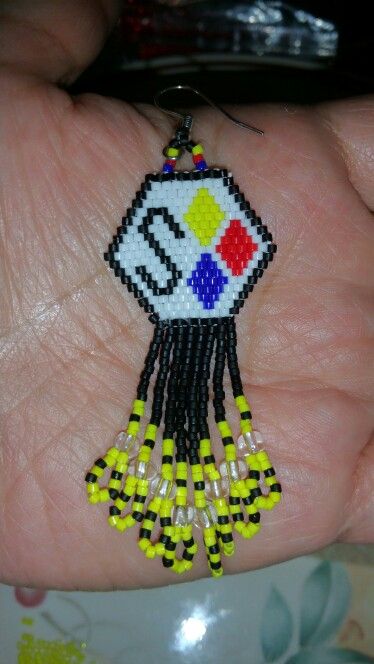 Native American Beadwork Patterns, Easy Perler Bead Patterns, Native Beading Patterns, Beaded Banners, Diy Bead Embroidery, Beadwork Designs, Beaded Jewlery, Brick Stitch Earrings, Bead Weaving Patterns