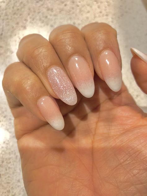 Natural nails ombre style Glazed Ombre French Tip Nails, Round Ombre Acrylic Nails, French Ombre Glazed Nails, Oval White Ombre Nails, White Ombre Glazed Nails, Nude To White Ombre Nails Almond, Nail Art Viola, Natural Looking Acrylic Nails, Natural Color Nails