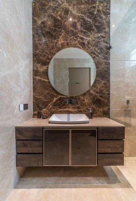 20+ Best Brown Bathroom Decor Ideas and Designs (Pictures) 40 Brown Marble Tiles Bathroom, Cream And Brown Bathroom, Brown Tiles Bathroom, Brown Bathroom Decor Ideas, Brown Marble Bathroom, Brown Bathroom Tile, Brown Bathroom Walls, Dark Brown Bathroom, Brown Tile Bathroom