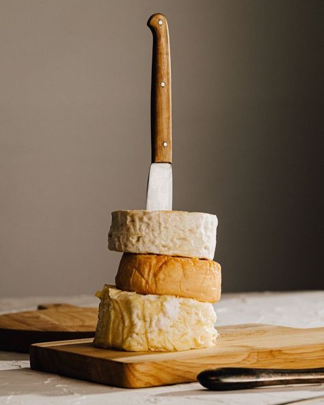 Food Photography Cheese, Cheese Photography Food Styling, Food Table Photography, Cheese Food Photography, Cheese Pictures, Cheese Photography, Rustic Food Photography, Cheese Table, Cheese Design