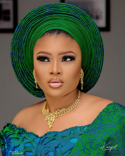 Here's how to Rock a Two-toned Green Asooke Trad Look Aso Ebi Styles Lace, Nigerian Dress Styles, Nigerian Dress, Makeup Gallery, African Wedding Attire, Makeup Step By Step, Asoebi Styles, Jumpsuit Elegant, African Print Dresses