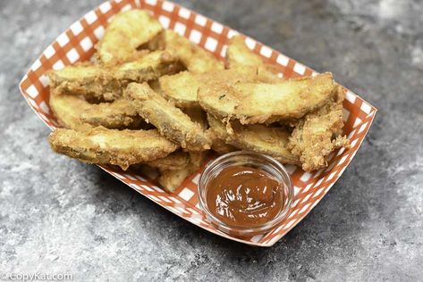 Recreate the famous KFC Potato Wedges at home with this easy copycat recipe. Kfc Potato Wedges Recipe, Kentucky Fried Chicken Menu, Kfc Potato Wedges, Crispy Potato Wedges, Potato Wedges Recipe, Kentucky Fried Chicken, Kfc Recipe, Wedges Recipe, Making Fried Chicken