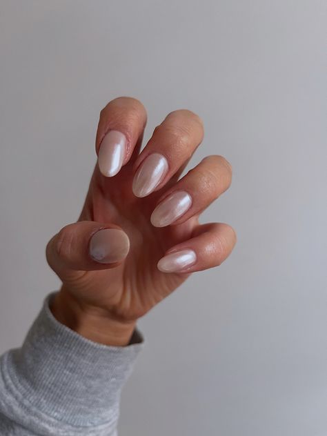 Nails, classy nail, round nails, round classy nail, round nails aesthetic, Hailey Bieber nails, chrome nails, fall nails, pearl nails, nail aesthetic, classy short nails, natural round nails, natural nail design, natural nail colors, trendy nails, fall trendy nails, trendy round nails, trendy nail colors, beautiful nails, chrome spring nails, hailey bieber nails, chrome nuetral nails, chrome round nails, chrome almond nails, spring nails Natural Nail Designs, Round Nails, Pearl Nails, Classy Nails, Hailey Bieber, Chrome Nails, Almond Nails, Short Nails, Natural Nails