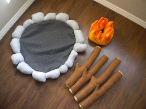 felt fireplace Felt Fireplace, Felt Camping Set, Felt Toys Diy, Baby Toys Diy, Crafts For Seniors, Diy Crafts To Do, Reggio Emilia, Felt Diy, Felt Toys