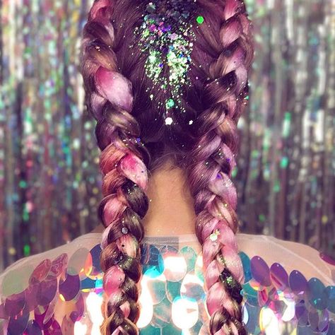 ✨UNICORN BRAIDS ARE THE FUTURE✨Created using our UNICORN GLITTER! ✨TUTORIAL LIVE ON YOUTUBE: The Gypsy Shrine   #Regram via @thegypsyshrine Braids Glitter, Glitter Braids, Unicorn Braid, Music Festival Hair, Coachella Hair, Glitter Roots, Glitter Bar, Festival Glitter, Festival Inspo