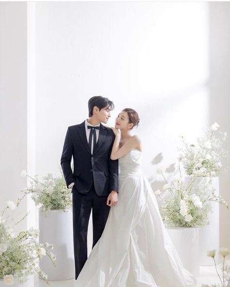 Korean Wedding Studio Photoshoot, Korean Wedding Photography Studios, Korean Pre Wedding Photoshoot, Indoor Prewedding Concept, Wedding Studio Photoshoot, Korean Prewedding Studio, Studio Wedding Photoshoot, Prewedding Photography Studio, Korean Wedding Photos