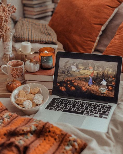 Darling Desi, Cozy October, Darkacademia Aesthetic, Warm Halloween, October Mood, Fall Room, Pumpkin Spice Cookies, Spiced Apple Cider, Cute Fall Wallpaper