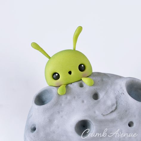 moon, aliens, character, cake topper, figure, figurine, cake decorating, sugar craft, fondant, gum paste, modelling paste, Crumb Avenue, idea, polymer clay, inspiration, kids crafts, space, universe, astronaut, boy, birthday, cute, fun, kawaii, adventure Cartoon Art Prints, Clay Art For Kids, Clay Moulding, Clay Magnets, Birthday Cute, Space Universe, How To Make Clay, Clay Crafts Air Dry, Polymer Clay Diy