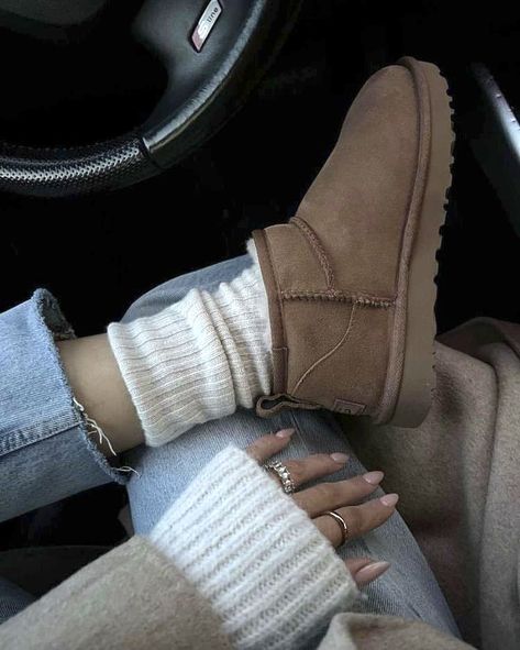 Uggs Outfit, Shoe Inspo, Fall Fits, Swag Shoes, Winter Fits, Fall Aesthetic, Autumn Cozy, Autumn Aesthetic, Classic Mini