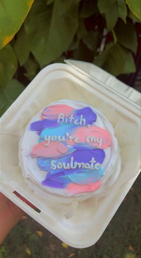 Perfect bento cake for your soulmate/best friend with quote Best Friend Cake Ideas Aesthetic, Cakes For Best Friend Girl, Cake Ideas Best Friends, Birthday Cake For Friendship, Cute Bento Cake For Best Friend, Friend Anniversary Cake, Friendship Day Bento Cake, Funny Bday Cakes For Friends, Bento Cake Quotes