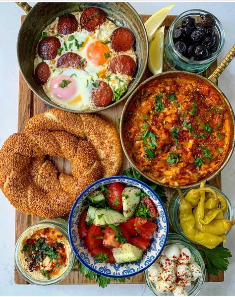 Ramadan Food, Turkish Breakfast, Turkish Food, Healthy Food Dishes, Yummy Comfort Food, Food Goals, Turkish Recipes, Arabic Food, Food Obsession