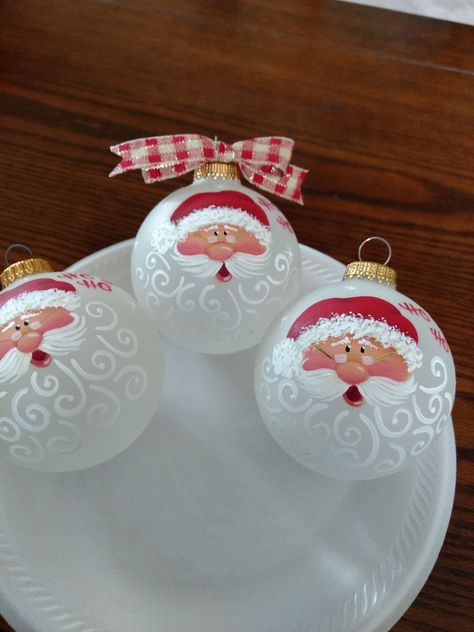 Cricut Glass Ornaments Diy Christmas, Santa Ornaments Diy Glass Ball, Christmas Ornaments Handpainted, Handpainted Christmas Ornaments Ideas, Handpainted Christmas Ornaments, Diy Christmas Ornaments Easy, Painted Christmas Ornaments, Glass Block, Holiday Crafts Christmas