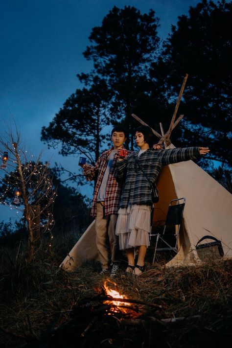 Camping Prenup, Couple Camping, Korean Wedding Photography, Camping Photography, Pre Wedding Poses, Korean Wedding, Outdoor Photos, Prewedding Photography, Cool Pictures Of Nature