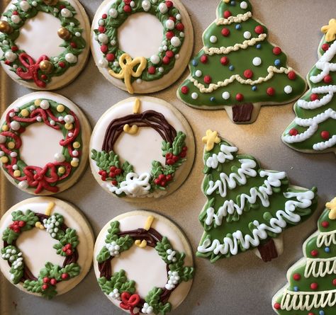 Christmas Tree and  Holiday Wreath Decorated Sugar Cookies! Handmade by Spice and Dice in OKC Wreath Sugar Cookies Decorated, Round Decorated Christmas Cookies, Wreath Cookies Decorated, Circle Christmas Cookies, Christmas Cookies Wreath, Wreath Sugar Cookies, Christmas Cutout Cookie Recipe, Top Christmas Cookies, Christmas Sugar Cookies Easy